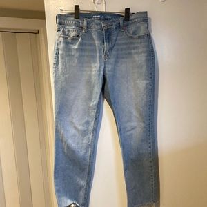 Old Navy low-rise Boyfriend Jeans. Size 6